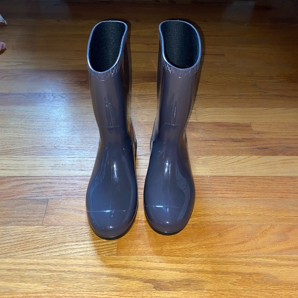 UGG Rainboots - Picture 3 of 10